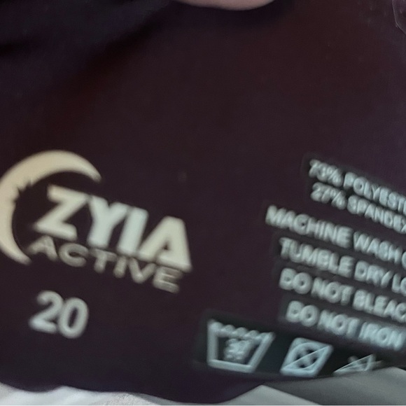 ZYIA cropped leggings, size 20 - Picture 4 of 4